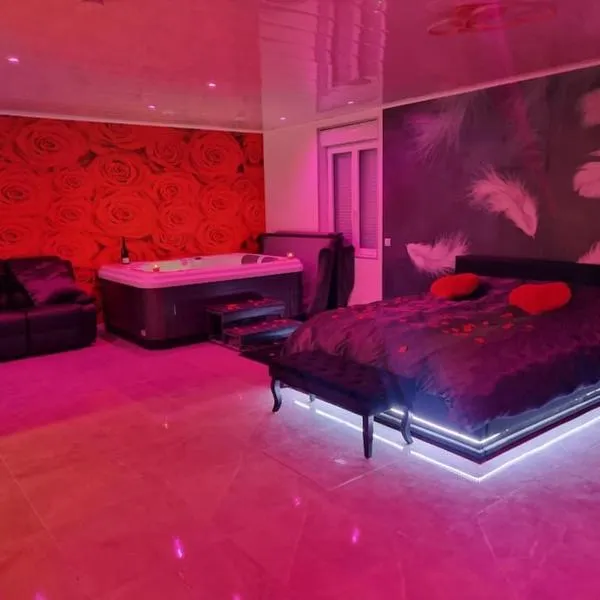 Love Room jacuzzi，位于Bazoques的酒店