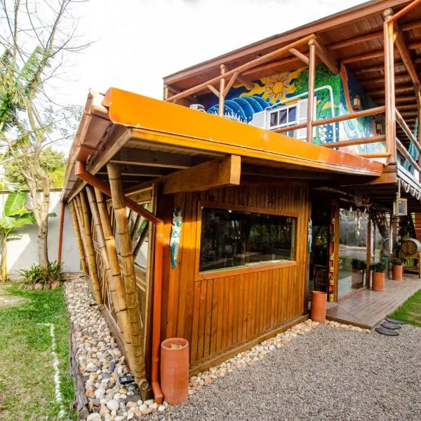 Hostel Quintal do Rosa，位于普腊亚罗萨的酒店