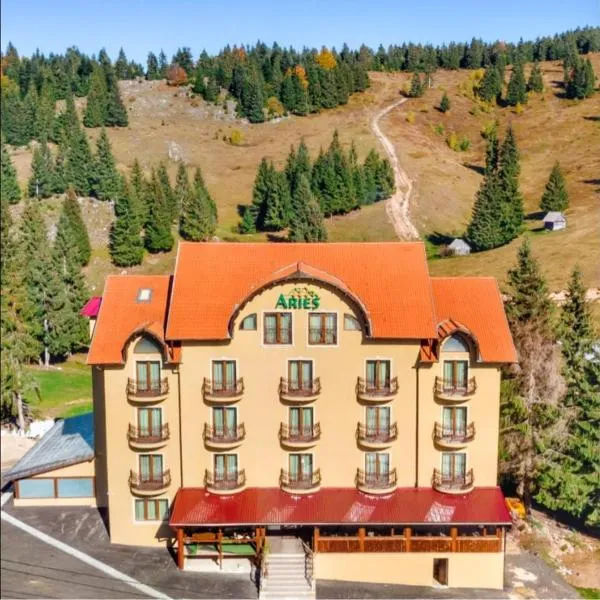 Aries Vârtop，位于Călugări的酒店