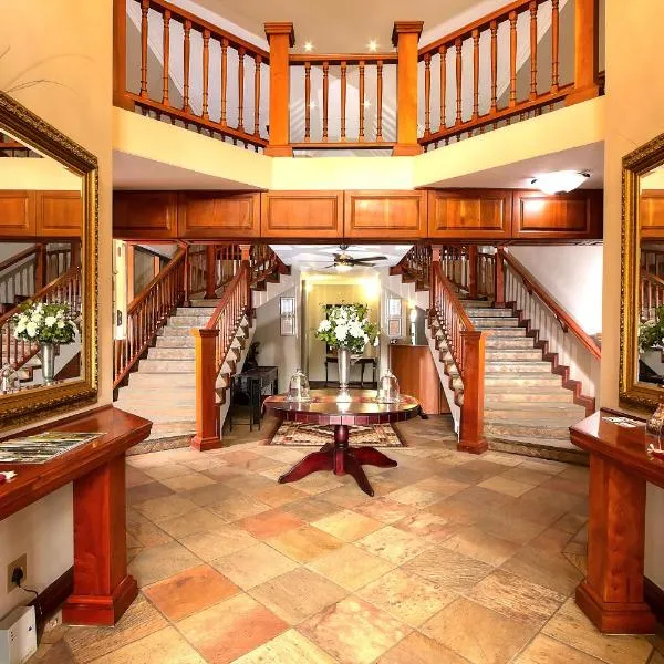 Leopardsong Manor，位于Pinedene的酒店