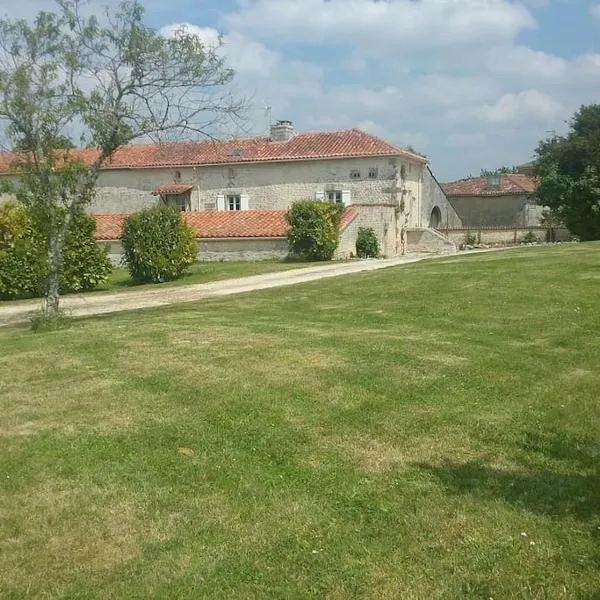 Maison charentaise à la campagne，位于Bécheresse的酒店