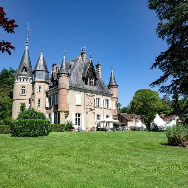 Camping et Hotel Château du Haget，位于Saint-Arailles的酒店