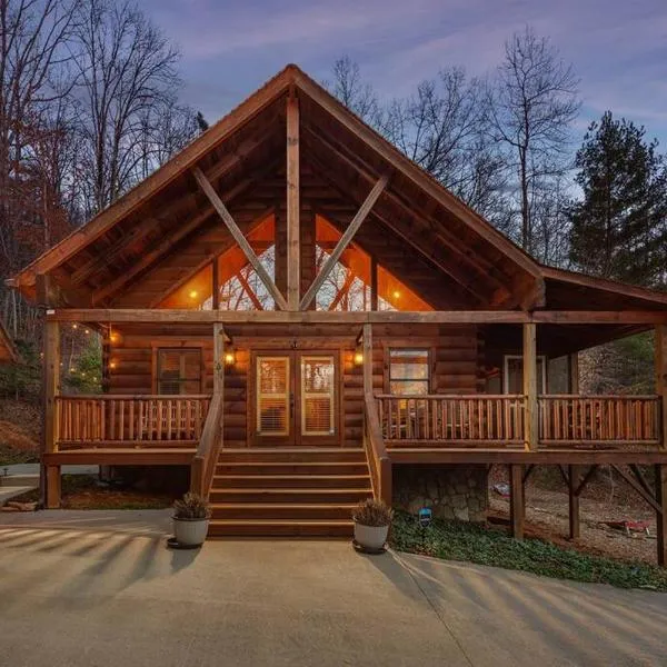 Fully Stocked Cabin Retreat w/ Game Room & Pond!，位于马里昂的酒店