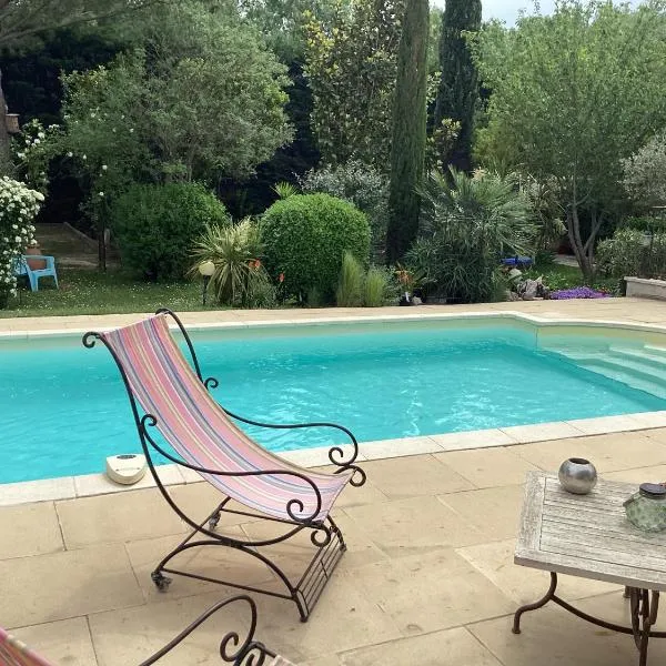 Studio en Provence avec piscine，位于格拉沃松的酒店