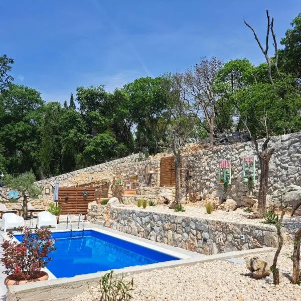 Holiday House - Old Olive，位于Porozina的酒店