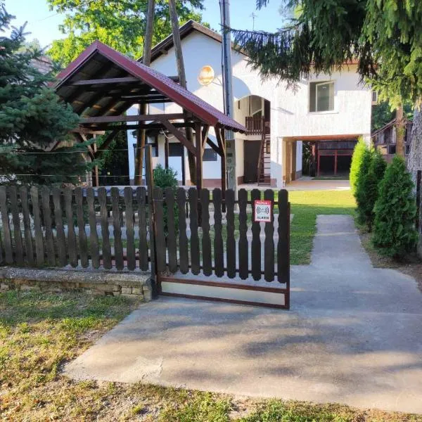 Apartmani Dunav Apatin，位于阿帕丁的酒店