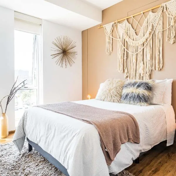 Increíble departamento en Santa Fe con gym, alberca y estacionamiento，位于墨西哥城的酒店