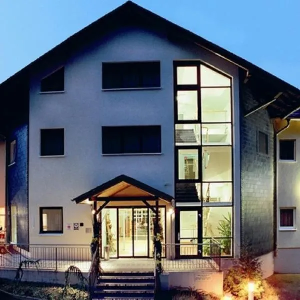 Hotel Am Wald -GARNI-，位于Unterpörlitz的酒店