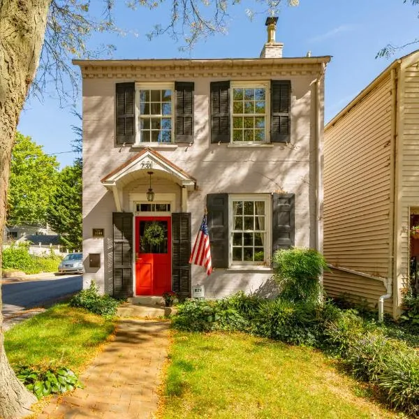 The Walton House - historic 3bd 2 5ba with parking，位于肯尼特斯奎尔的酒店