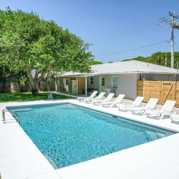 Paradise Palms - Nautilus Suite - Pool - Steps to Ocean - 10 min to Downtown!，位于圣奥古斯丁的酒店
