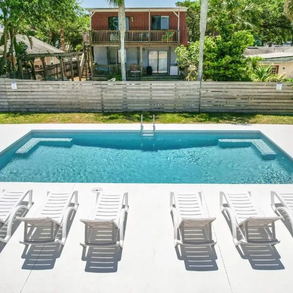 Paradise Palms- Tropic Suite- Pool - Steps to Ocean - 10 min to Downtown，位于圣奥古斯丁的酒店