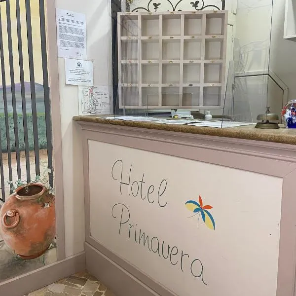 普利玛维拉酒店，位于莱万托的酒店