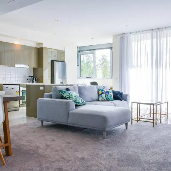 Spacious sun-drenched apartment, centrally located，位于堪培拉的酒店