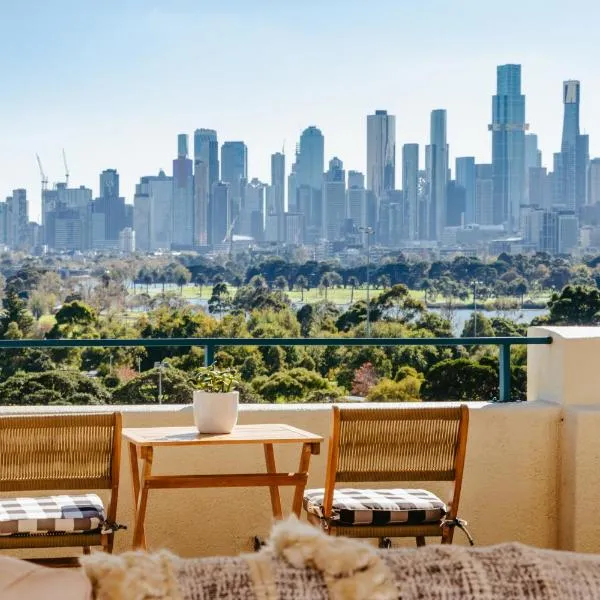 Spectacular views over Albert Park，位于墨尔本的酒店