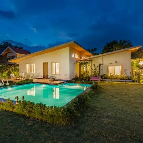 SaffronStays Roselle, Malavli - pet-friendly pool villa with modern interiors，位于Khamshet的酒店