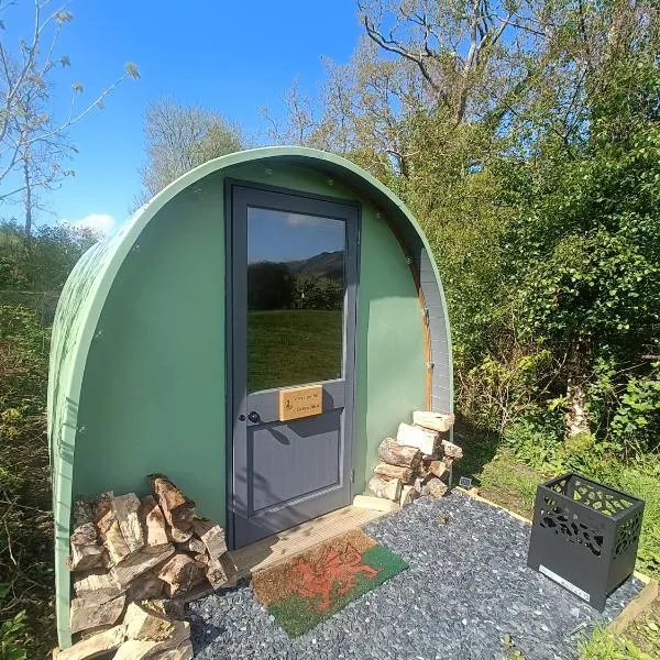 MotoCamp Wales -Camping Pods，位于多尔盖罗的酒店