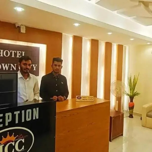 Hotel Crown City，位于Dakhin Kāttali的酒店