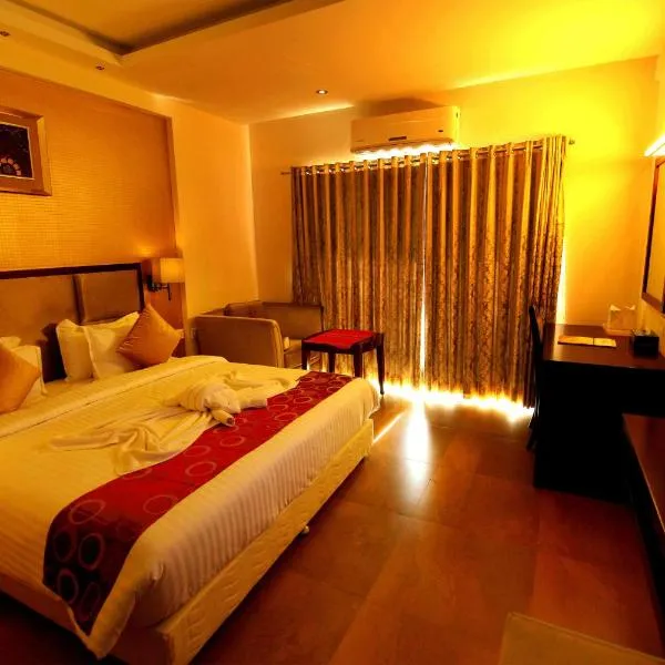 Paravoor Galaxy Hotel，位于Narakal的酒店