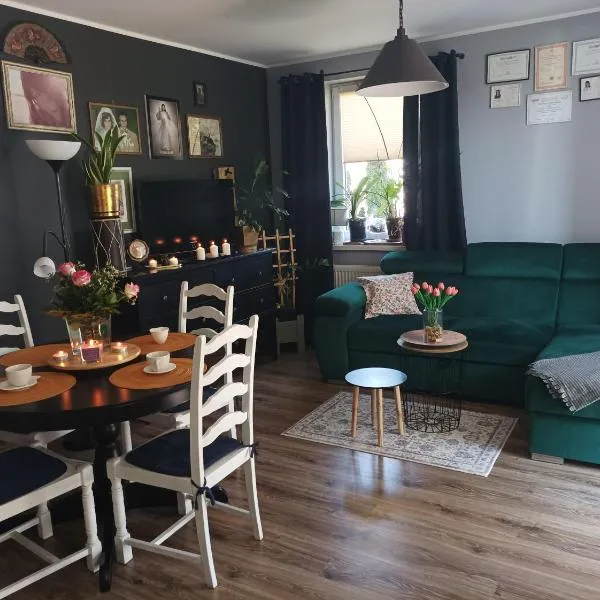 Atrakcyjny apartament z dużym ogrodem，位于格但斯克的酒店
