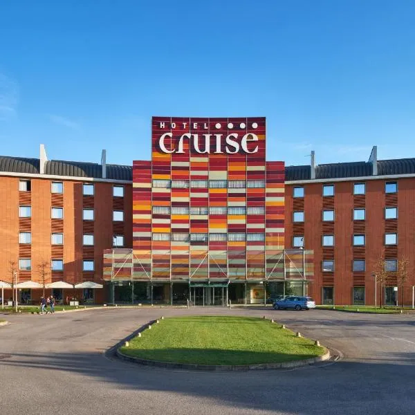 克鲁兹酒店，位于托尔诺的酒店