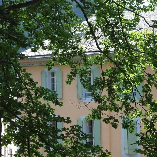 Notre-Dame d'Escouloubre，位于Réal的酒店
