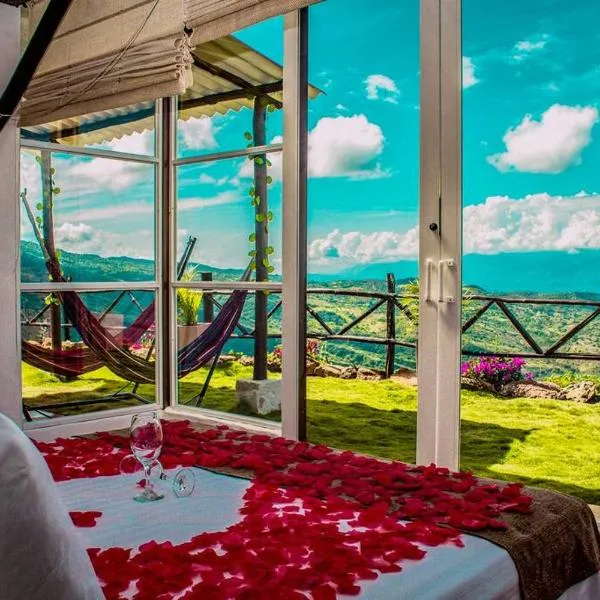 GLAMPING PUNTA CAÑON，位于Villanueva的酒店