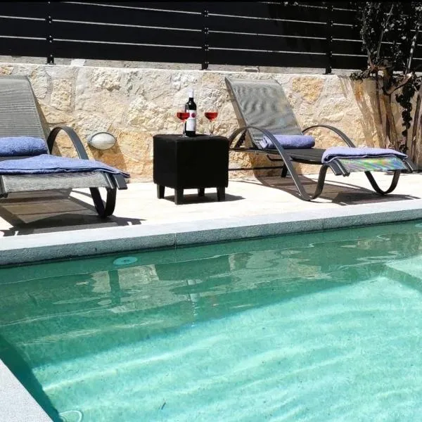 Villa Iliogioma with private pool and sea view，位于Spartokhórion的酒店
