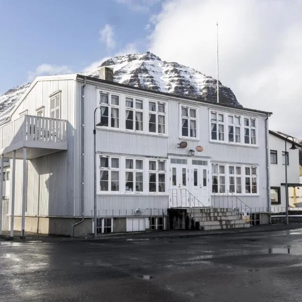 茵纳斯舒思德旅馆，位于Hnífsdalur的酒店