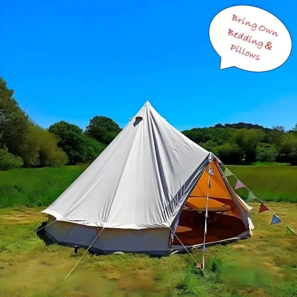 Dorset Glamping Fields，位于Corfe Mullen的酒店