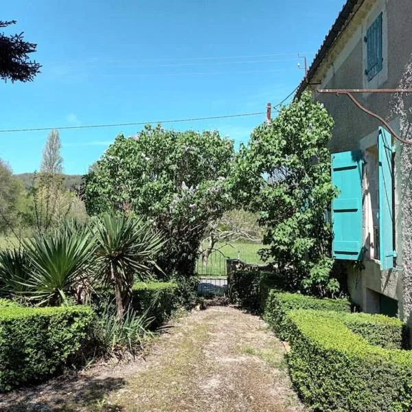Charmant studio avec jardin à la campagne sur le chemin de Saint Jacques de Compostelle，位于Saint-Amans-de-Pellagal的酒店