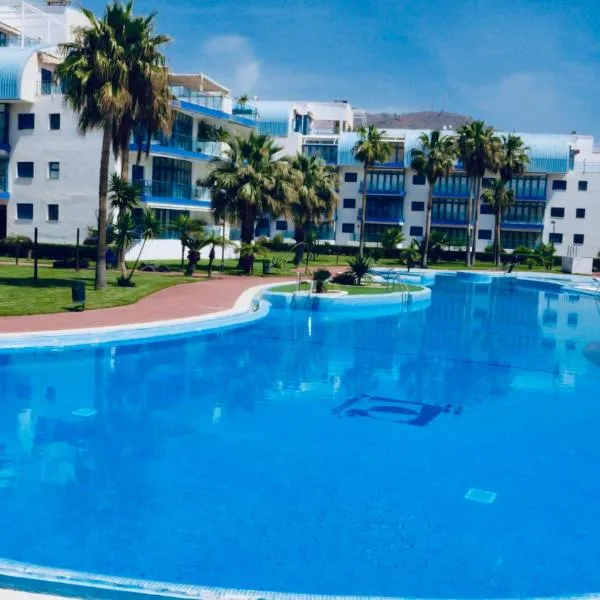 Atico lujo primera linea, terraza, piscina, parking，位于Gualchos的酒店