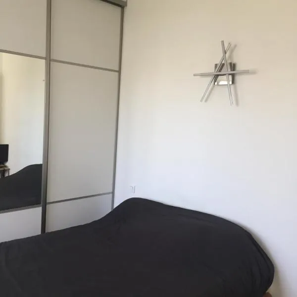 Chambre à louer 1 à 2 personnes chez l'habitant，位于圣埃尔布兰的酒店