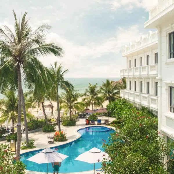 Seaside Boutique Resort Quy Nhon，位于Long Hai的酒店