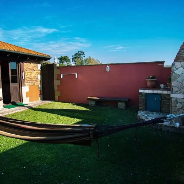 Casa independiente con chimena, jardín y barbacoa，位于桑坦德的酒店