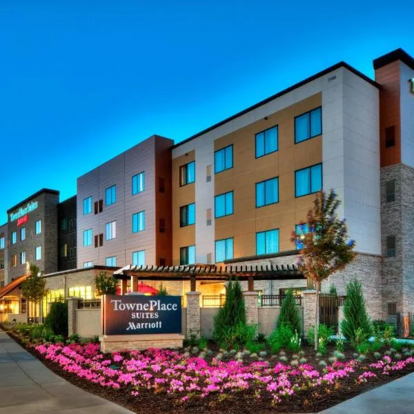 TownePlace Suites by Marriott Minneapolis near Mall of America，位于伊代纳的酒店