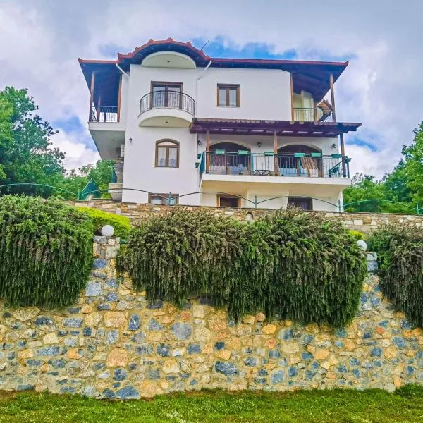 Villa Etheras - Nested between Nature by Amazing View - 5 mins from Edessa，位于埃泽萨的酒店