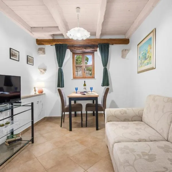 Adorable apartment San Rocco 2，位于帕津的酒店