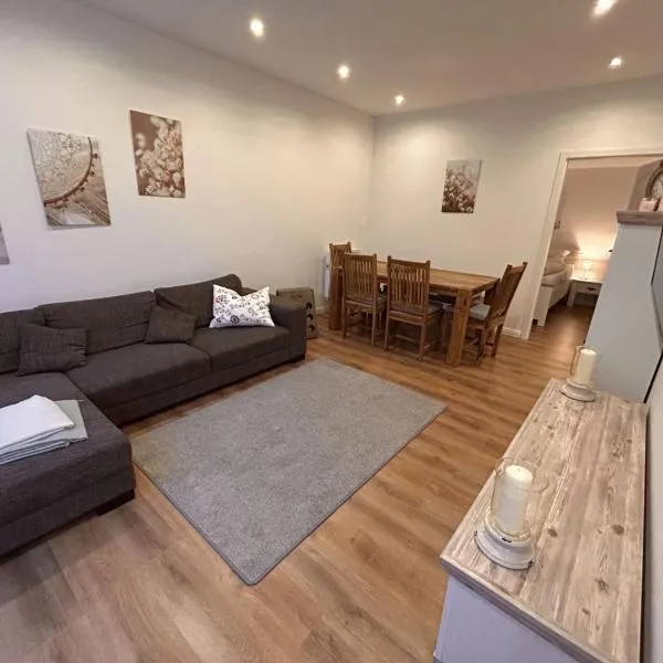 Ferienhaus 2-6 Pers Europa Feriendorf neu renoviert mit Sauna，位于Husen的酒店