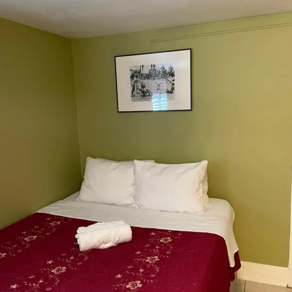 Spacious Private Los Angeles Bedroom with AC & WIFI & Private Fridge near USC the Coliseum Exposition Park BMO Stadium University of Southern California，位于洛杉矶的酒店