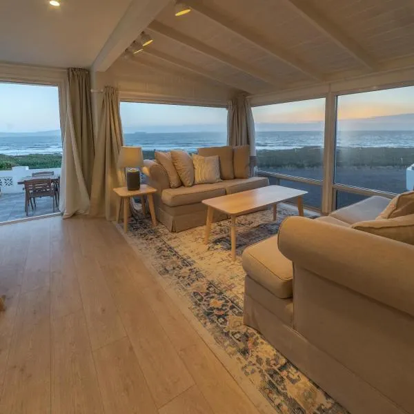 CASA MARIA - BEACHFRONT COTTAGE ON THE SAND，位于恩塞纳达港的酒店