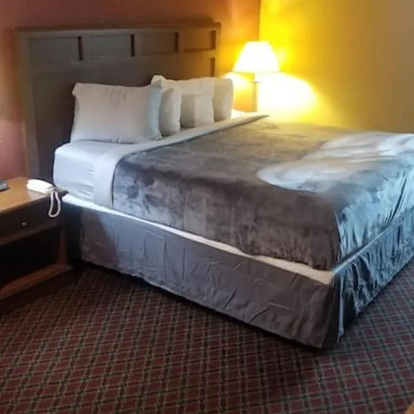 OSU 2 Queen Beds Hotel Room 204 Wi-Fi Hot Tub Booking，位于Perry的酒店