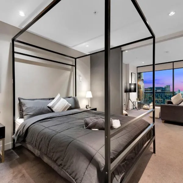Opulent Level 25 Condo with Breathtaking Views，位于墨尔本的酒店