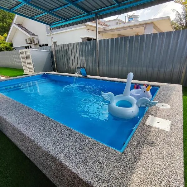 Homestay Temerloh with Private Pool Near Hospital 4 Bedroom 4 Aircond 10pax Free Wi-Fi Netflix，位于淡马鲁的酒店