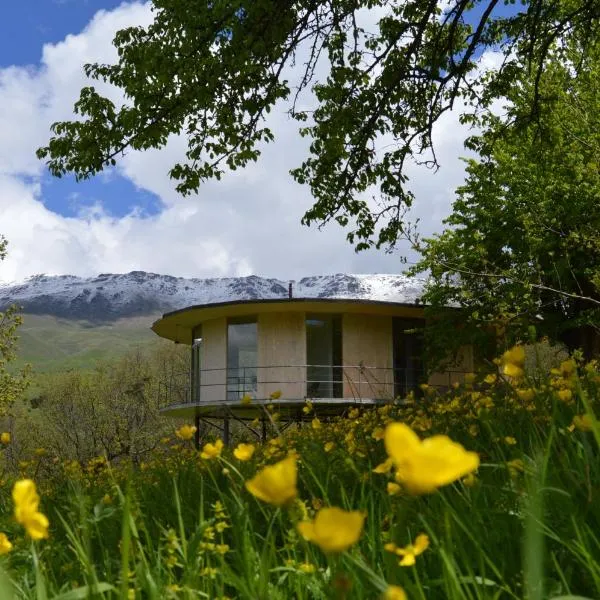 Nature Rooms-Cozy Cabin in the Woods，位于Chambarak的酒店