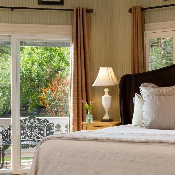 Inn at Woodhaven-In the Heart of the Bourbon Trail-Over 12 Distilleries Nearby，位于路易斯威尔的酒店