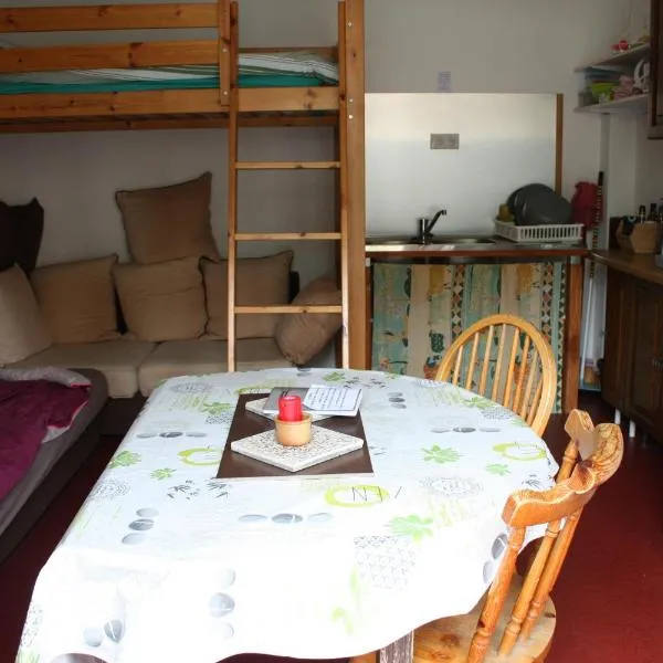 petit studio, bien équipé, à la campagne，位于Marcoux的酒店