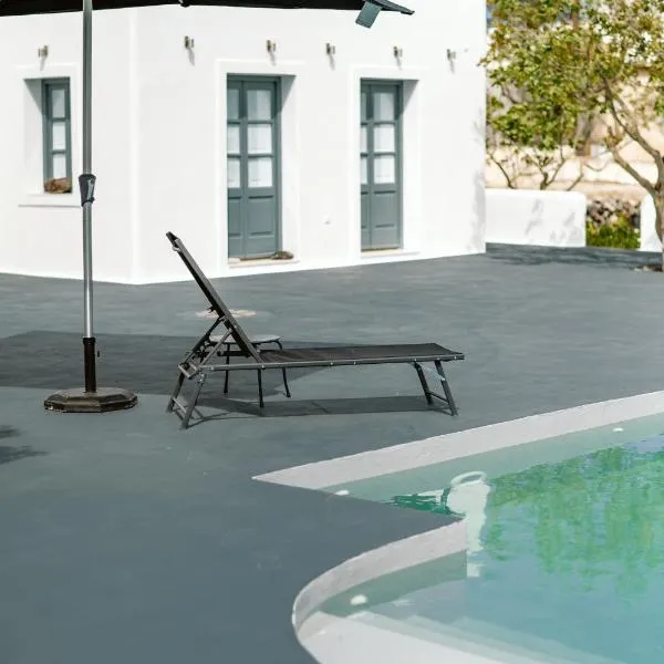 3-Room Family Villa with Massive Pool, Central Location, Seconds from Cliff!，位于易莫洛林的酒店