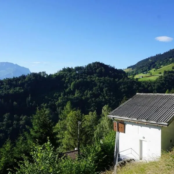 HERZLI-CHALET über dem Rheintal mit Schlossblick，位于Werdenberg的酒店