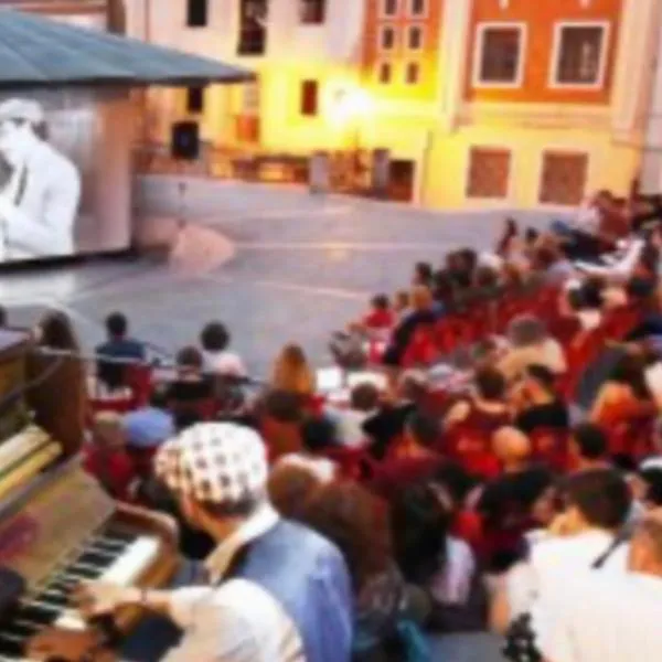 "El Paraguas del Antiguo" Parking privado gratuito-Tres dormitorios independientes，位于奥维多的酒店