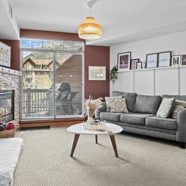 ⭐️ Luxury Mountain View Studio in Canmore ⭐️，位于坎莫尔的酒店
